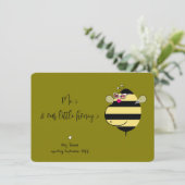 Expecting Mom Bee w/Glasses Pregnancy Announcement Kaart (Staand voorkant)