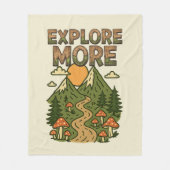 Explore More Mountains | Mushroom Hiking Adventure Fleece Deken (Voorkant)