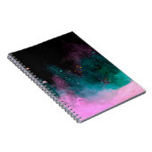 Explosie van gekleurd poeder geïsoleerd op de zwar notitieboek (Rechterzijde)