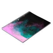 Explosie van gekleurd poeder geïsoleerd op de zwar notitieboek (Linkerzijde)