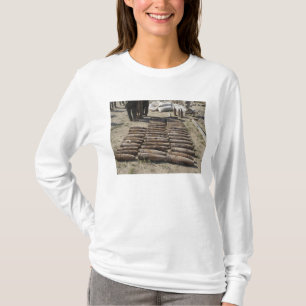 Explosieve apparaten worden geïdentificeerd en ge t-shirt