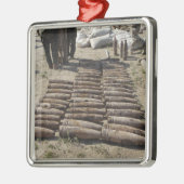 Explosieve apparaten worden geïdentificeerd en geï metalen ornament (Links)