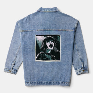 Expressieve zangeres in het uitbundige Shout It Ou Denim Jacket