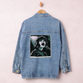 Expressieve zangeres in het uitbundige Shout It Ou Denim Jacket (Hangar)