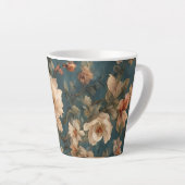  Exquise witte en weelderige koraalrode bloemen Latte Mok (Rechterhoek)