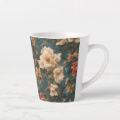 Exquise witte en weelderige koraalrode bloemen Latte Mok (Rechts)