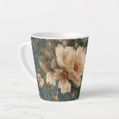  Exquise witte en weelderige koraalrode bloemen Latte Mok (Linkerhoek)