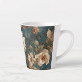  Exquise witte en weelderige koraalrode bloemen Latte Mok (Rechts)