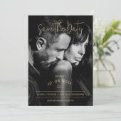 Exquise Zwart & Wit Gouden Script Bruiloft Save The Date (Staand voorkant)