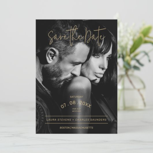 Exquise Zwart & Wit Gouden Script Bruiloft Save The Date (Staand voorkant)