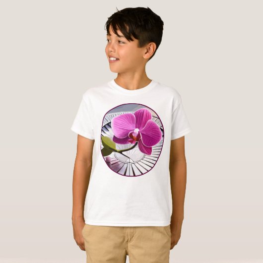 Exquisite roze orchidee Rests op zilver Bord T-shirt (Voorkant volledig)