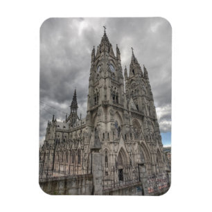 Exterieur van de Basiliek in Quito, Ecuador Magneet