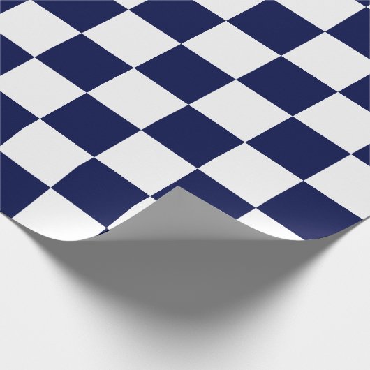 Extra grote marineblauw en witte cheques cadeaupapier (Hoek)