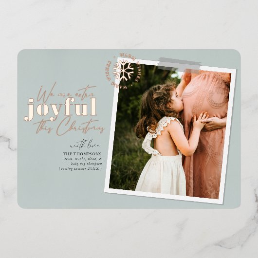 Extra vreugdevolle groene zwangerschapsuitkondigin folie feestdagenkaart (Voorkant)