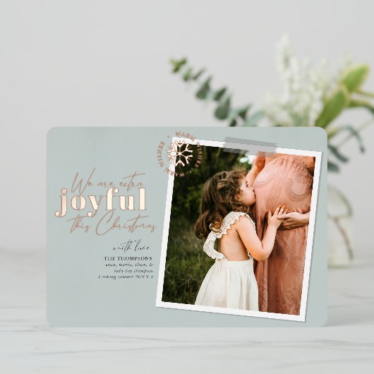 Extra vreugdevolle groene zwangerschapsuitkondigin folie feestdagenkaart (Staand Voorkant)