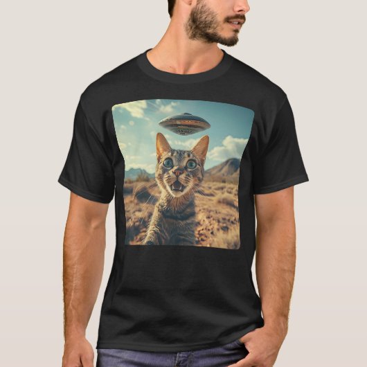 Extraterrestrial Encounter Cat Selfie with Alien U T-shirt (Voorkant)