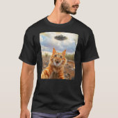 Extraterrestrial Encounter Cat Selfie with UFO (3) T-shirt (Voorkant)
