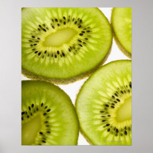 Extreme close-up van vier stukken gesneden kiwi poster