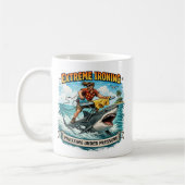Extreme Ironing Shark Mug Koffiemok (Links)