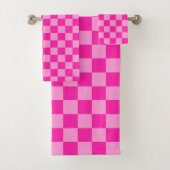 Eye-Catching Pink Checkerboard Bad Handdoek (Insitu)
