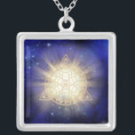 *~* Eye Golden Totem - Sacred Geometry Light Rays Zilver Vergulden Ketting<br><div class="desc">Square JEWELRY MET INTENTIE (R) - Energetisch verbeterde juwelen. Sacred Geometry Triangle Mandala & 3rd Eye plus bundels licht en energie. Als professionele verafgelegen spirituele energiegenezer sinds 2001 heb ik geleerd, ontwikkeld en gebruik gemaakt van de kracht van de intentie om energie te genezen. Al mijn JEWELRY MET INTENTIE (R)...</div>