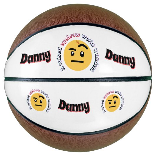 Eyebrow Sass: A Raised Eyebrow Works Wonders Basketbal (Voorkant)