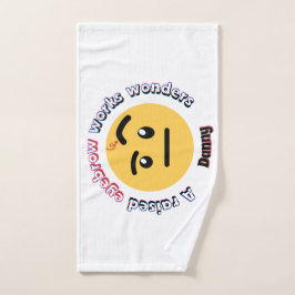 Eyebrow Sass: A Raised Eyebrow Works Wonders Handdoek