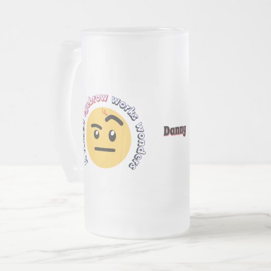 Eyebrow Sass: A Raised Eyebrow Works Wonders Matglas Bierpul (Voorkant links)