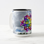 Ezekiel's Wheel UFO on a Cloudy Day Tweekleurige Koffiemok (Voorkant links)