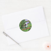 F2 Bijen op paarse wilde bloem Ronde Sticker (Envelop)