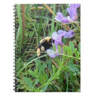 F2 Wilde Bij op Paarse Wilde Bloemen Notitieboek