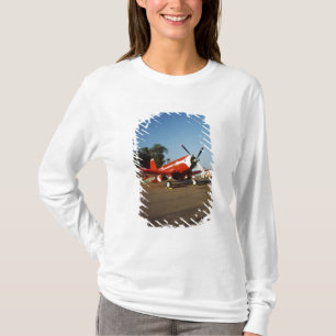 F2G-1D Supercorsair-vliegtuig aan de show in de lu T-shirt
