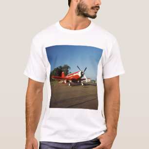 F2G-1D Supercorsair-vliegtuig aan de show in de lu T-shirt