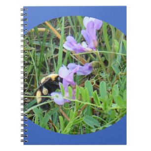 F32a Bij op paarse wilde bloemen Notitieboek