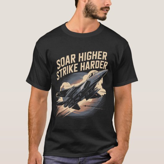 F-15 Eagle Jet: Soar Higher Strike Harder Gift T-shirt (Voorkant)