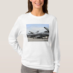 F-16 De strijd tegen valken wacht op de lancering T-shirt