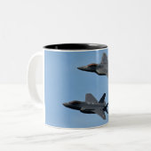F-35 en F-22 Vuurjet Tweekleurige Koffiemok (Voorkant links)