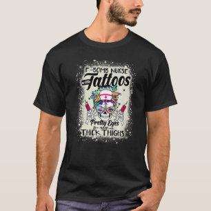 F Bom-verpleegster Met Tatoeages, Mooie Ogen En Di T-shirt