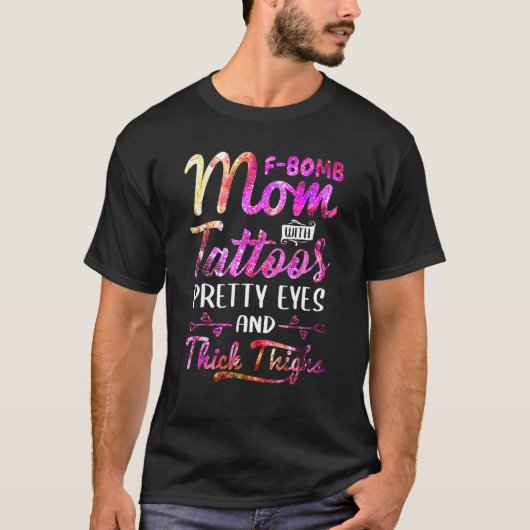 F Bomb Mom With Tattoos Pretty Eyes And Thick Thig T-shirt (Voorkant)