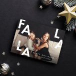 Fa La La La Bold Letters Minimalist Modern Photo Feestdagenkaart<br><div class="desc">FA LA LA, oh wat een heerlijke tijd van het jaar! Stuur wat feestvreugde naar vrienden en familie met onze moderne fa la vakantie kaart. Eenvoudig minimaal modern design met een volledige foto die moedig wordt weergegeven met een eenvoudige gewaagde Fa La letter die over de foto heen is geplaatst....</div>