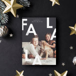 Fa La La La Bold Letters Minimalist Modern Photo Feestdagenkaart<br><div class="desc">FA LA LA oh wat een heerlijke tijd van het jaar! Stuur wat feestvreugde naar vrienden en familie met onze moderne fa la vakantie kaart. Eenvoudig minimaal modern design met een volledige foto die moedig wordt weergegeven met een eenvoudige gewaagde Fa La letter die over de foto heen is geplaatst....</div>