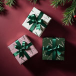 Fa La La Pink & Green Typographic Christmas Carol Inpakpapier Vel<br><div class="desc">Vier het magische en feestelijke vakantieseizoen met onze op maat gemaakte papieren vellen. Onze moderne roze en groene minimalistische vakantie design zijn voorzien van een gedurfd typografisch ontwerp "Fa La" met een script en serif lettertype om dit moderne kerstpatroon verpakken papier in wit, groen en roze creëer. Ontworpen door Moodthology...</div>