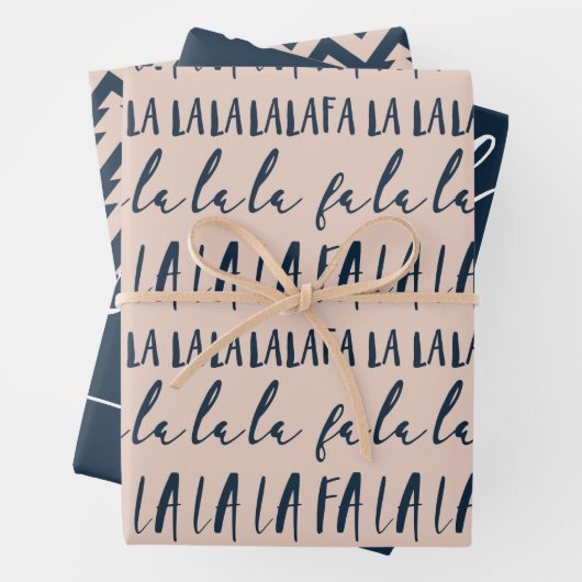 FA LA Navy & Pink Typographic Kerstcarol Inpakpapier Vel (In situ)