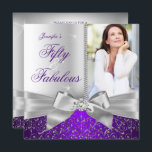 Fabulous 50 Foto Silver Paars Bow 50th Birthday Kaart<br><div class="desc">Fabulous 50, Foto, Zilver en paarse boeg met zilverdamper. Elegant modern en stijlvol 50th Birthday Party Invitations. Al Occasion nodigt uit voeg de uitnodiging van de Foto toe. Alle Occasies verjaardagsuitnodiging. Pas je aan met je eigen details en leeftijd. Sjabloon voor Sweet 16, 16th, Quinceanera 15th, 18th, 20th, 21th, 30th,...</div>
