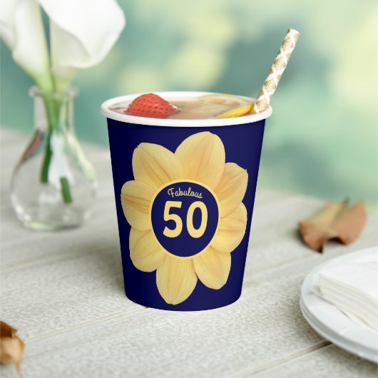 Fabulous 50th Birthday Blue and Yellow Floral Papieren Bekers (Insitu)