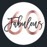 Fabulous 60th | Modern Elegant Roos Gold Birthday Ronde Sticker<br><div class="desc">Vier je fantastische chique 60e verjaardagsfeestje met deze moderne,  elegante stickers met penseelhandbelettering en faux roos goud / zwart design. Achtergrondkleur kan worden gewijzigd onder "verder aanpassen". Onderdeel van het "Fabulous 60th" collectie.</div>