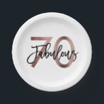 Fabulous 70th | Modern Elegant Roos Gold Birthday Papieren Bordje<br><div class="desc">Viel je prachtige kerkfeest 70e verjaardag met deze moderne,  elegante cocktailparty borden met penseelhandschrift en faux roos goud / zwart design. Deel van het "Fabulous 70th" collectie.</div>
