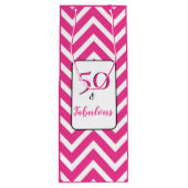 Fabulous en 50 50th Birthday White Pink Chevrons Wijn Cadeautas (Achterkant)