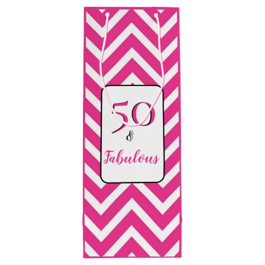 Fabulous en 50 50th Birthday White Pink Chevrons Wijn Cadeautas (Achterkant)
