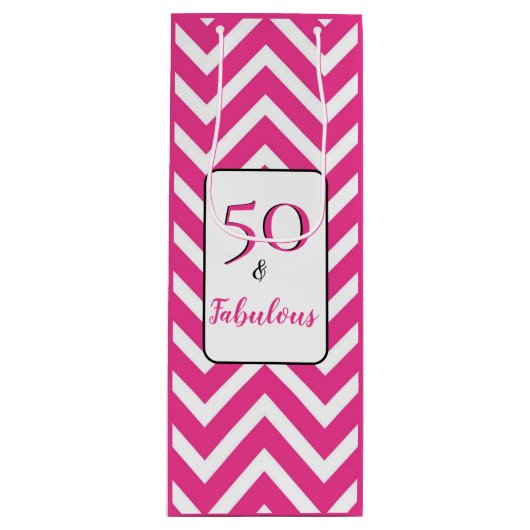 Fabulous en 50 50th Birthday White Pink Chevrons Wijn Cadeautas (Voorkant)